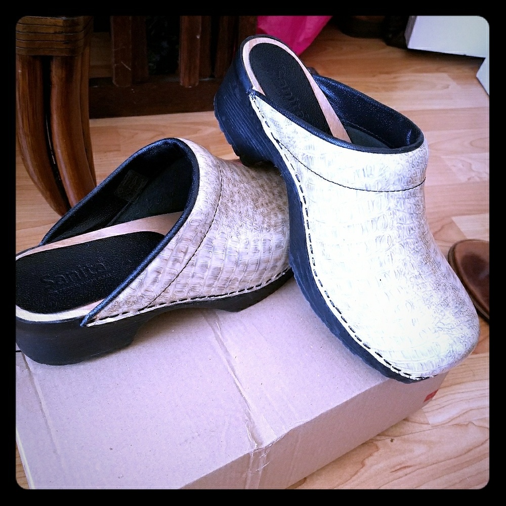 Sanita open back clogs